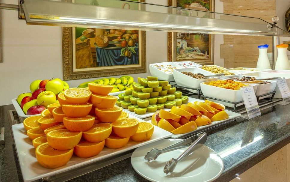 Buffet Photo