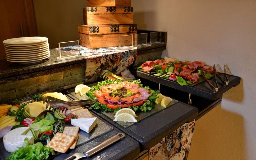 Buffet Photo