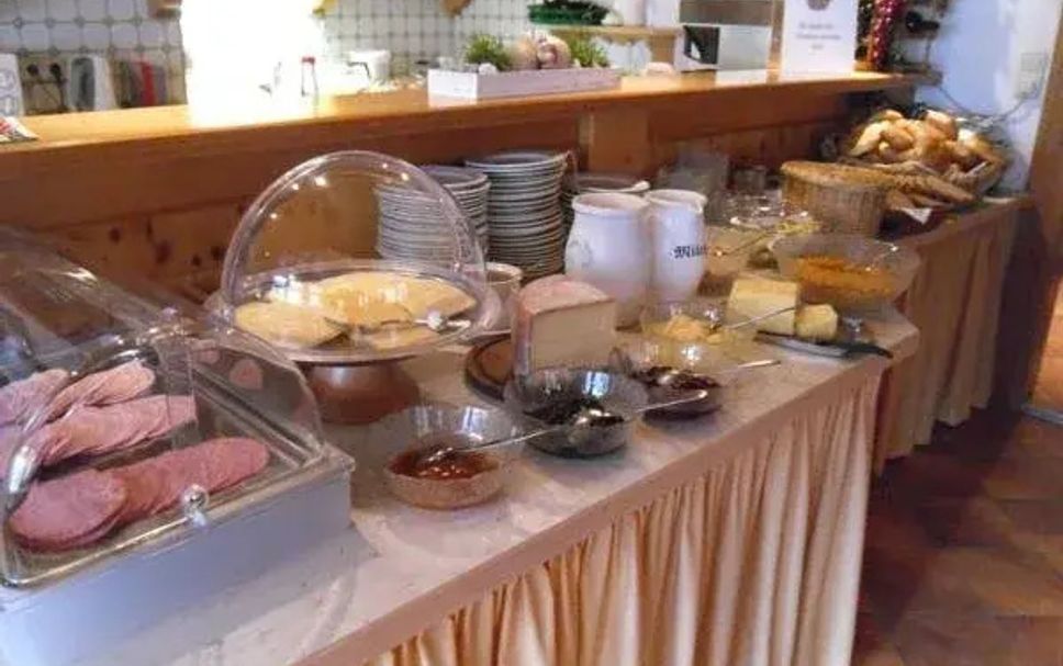 Buffet Photo