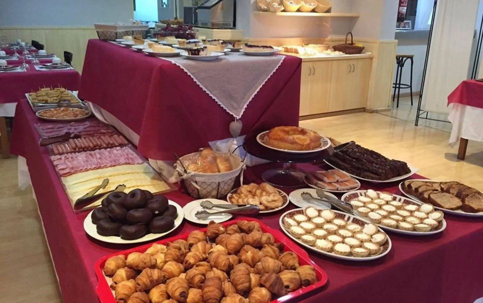 Buffet Photo
