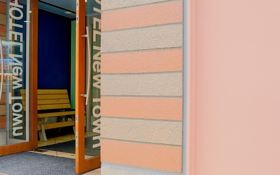 Hotel entrance Photo